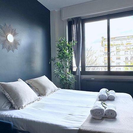 Stylish Apartment With A Balcony In Paris Bagian luar foto