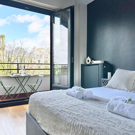 Stylish Apartment With A Balcony In Paris Bagian luar foto