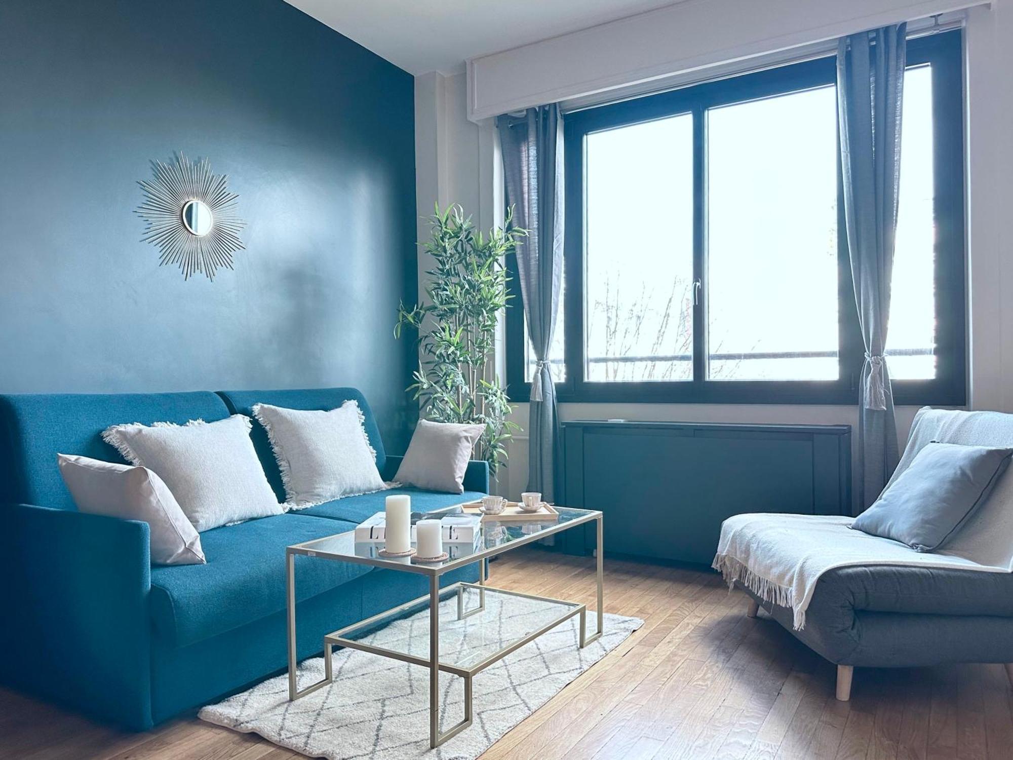 Stylish Apartment With A Balcony In Paris Bagian luar foto