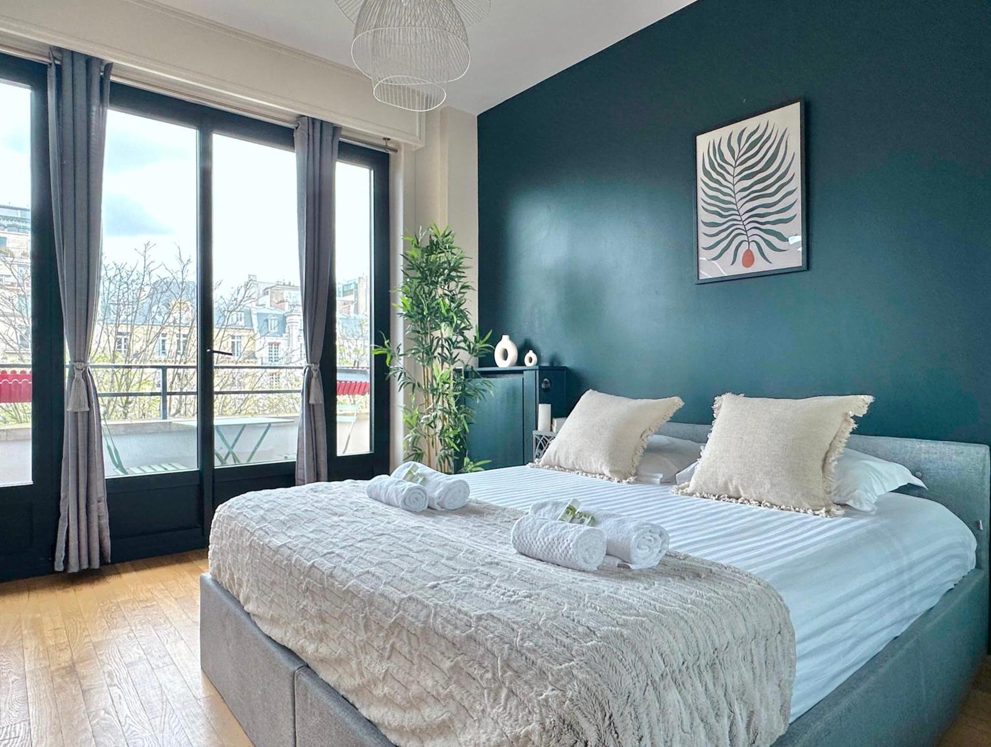 Stylish Apartment With A Balcony In Paris Bagian luar foto